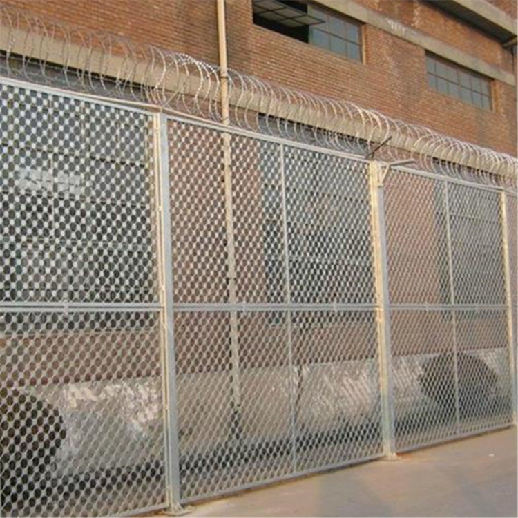 梅花刺防沖隔離網的規格及安裝案例展示圖片2 梅花刺防沖隔離網的規格及安裝案例展示圖片2