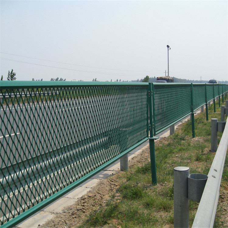 高速公路護欄網案例展示圖片4 高速公路護欄網案例展示圖片4