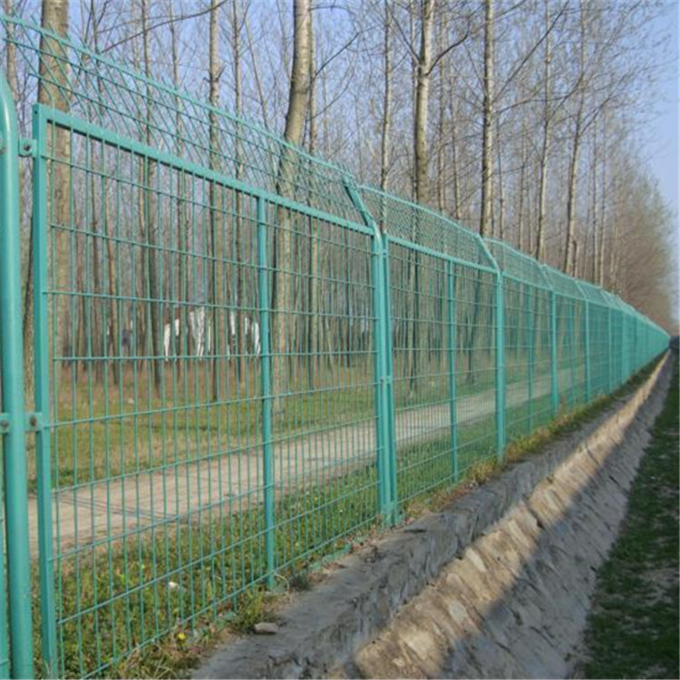 公路護(hù)欄網(wǎng)案例展示圖片4 公路護(hù)欄網(wǎng)案例展示圖片4