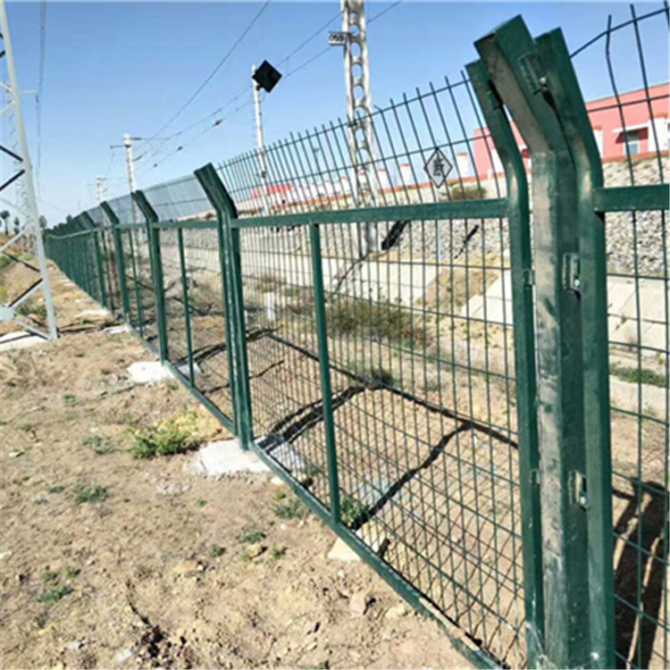 鐵路防護柵欄案例展示圖片2 鐵路防護柵欄案例展示圖片2