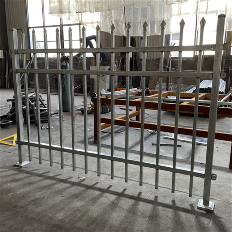 鋅鋼護(hù)欄案例展示圖片1 鋅鋼護(hù)欄案例展示圖片1